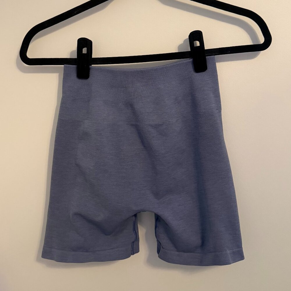 Alphalete Amplify Shorts – Heathered Blue, Medium | Seamless High-Rise Scrunch